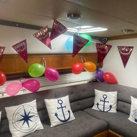 Luxury Boat Hotell Chertsey Eksteriør bilde