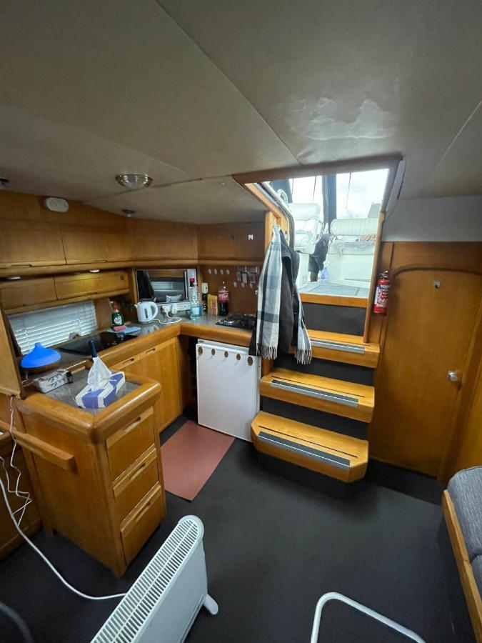 Luxury Boat Hotell Chertsey Eksteriør bilde