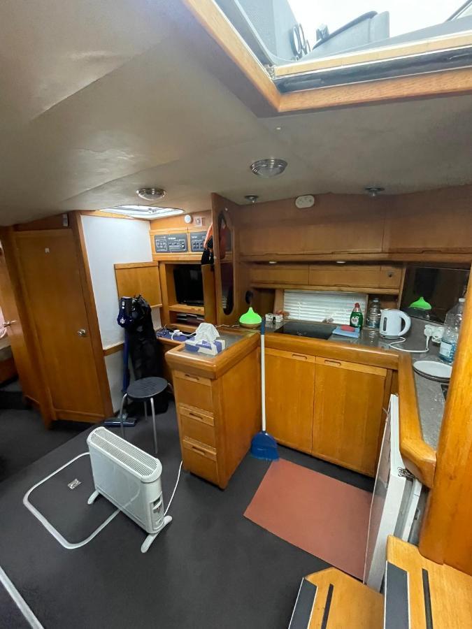 Luxury Boat Hotell Chertsey Eksteriør bilde