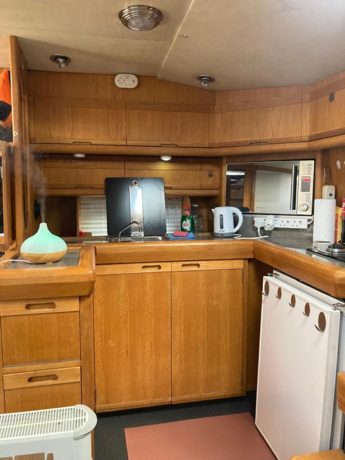 Luxury Boat Hotell Chertsey Eksteriør bilde
