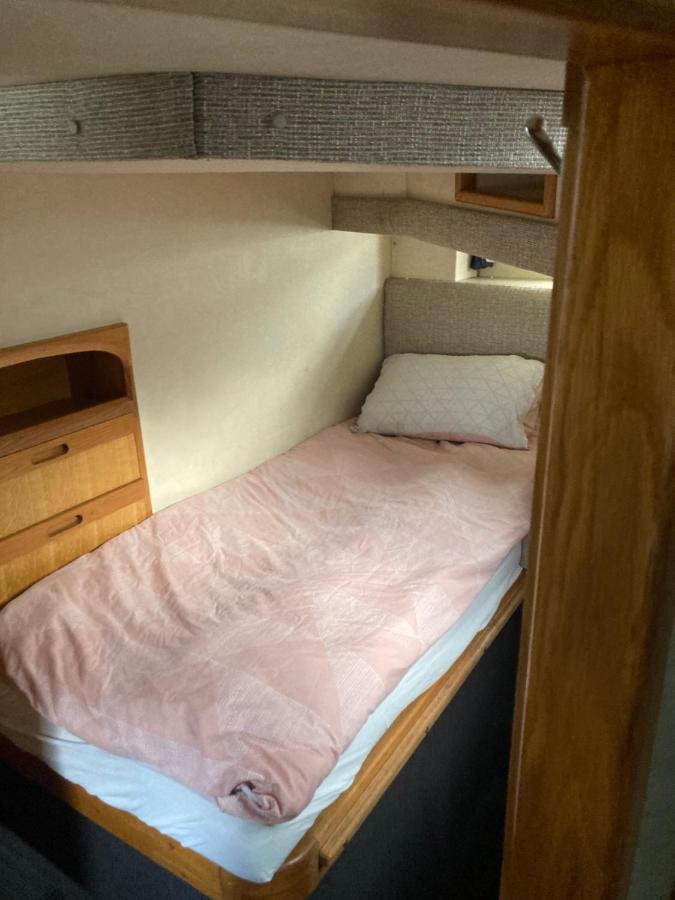 Luxury Boat Hotell Chertsey Eksteriør bilde